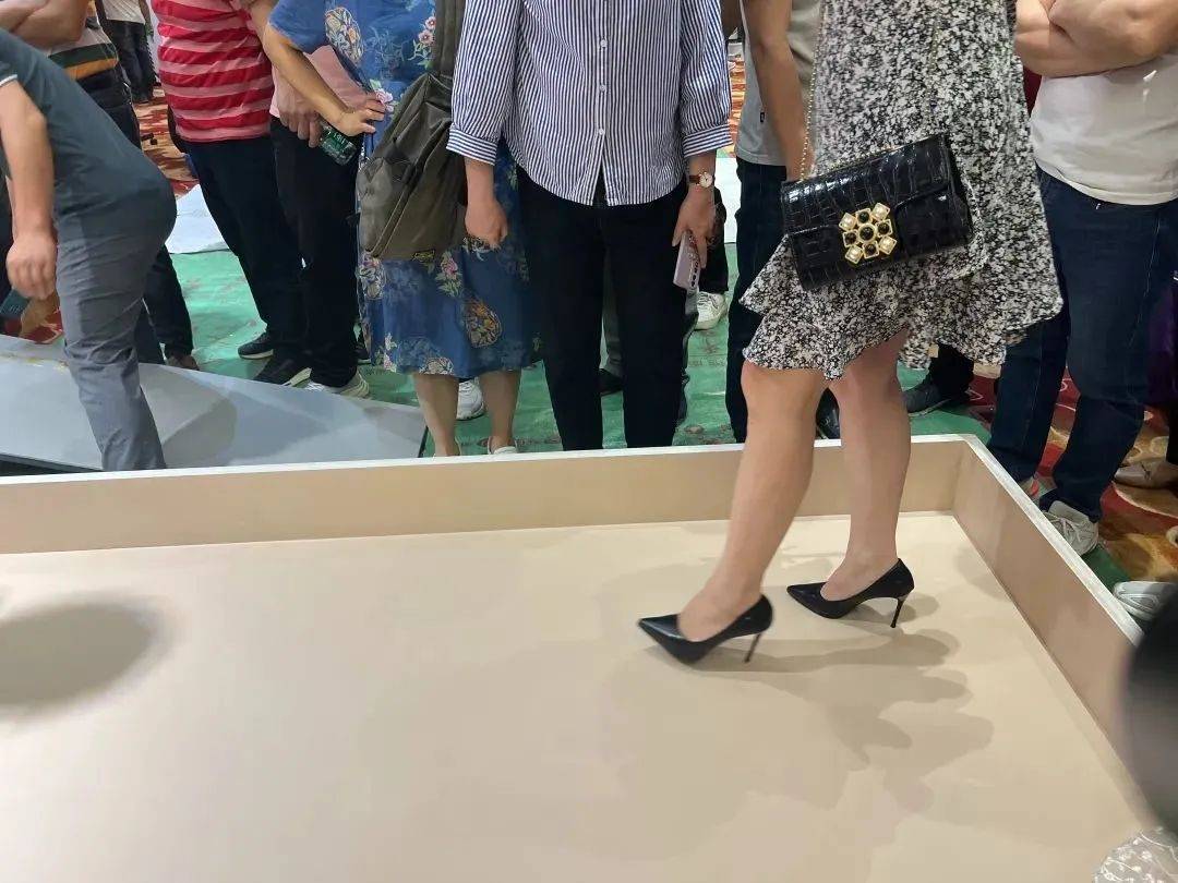 一場(chǎng)發(fā)布會(huì)，展開(kāi)微水泥革命 | 2023萬(wàn)磊廣佛千人行完滿(mǎn)成功