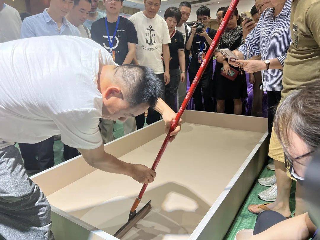 一場(chǎng)發(fā)布會(huì)，展開(kāi)微水泥革命 | 2023萬(wàn)磊廣佛千人行完滿(mǎn)成功