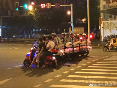 “警叔叔陪你一起等紅綠燈”“不敢動(dòng)？”-萬(wàn)磊藝術(shù)涂料江蘇動(dòng)起來(lái)